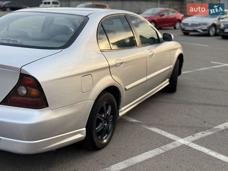 Седан Chevrolet Evanda 2006 в Киеве