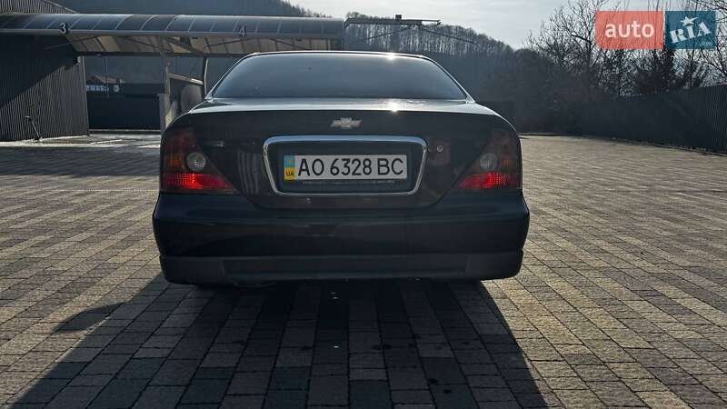 Седан Chevrolet Evanda 2005 в Сваляве