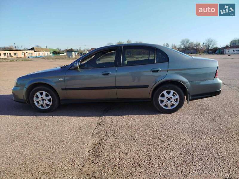Седан Chevrolet Evanda 2004 в Прилуках