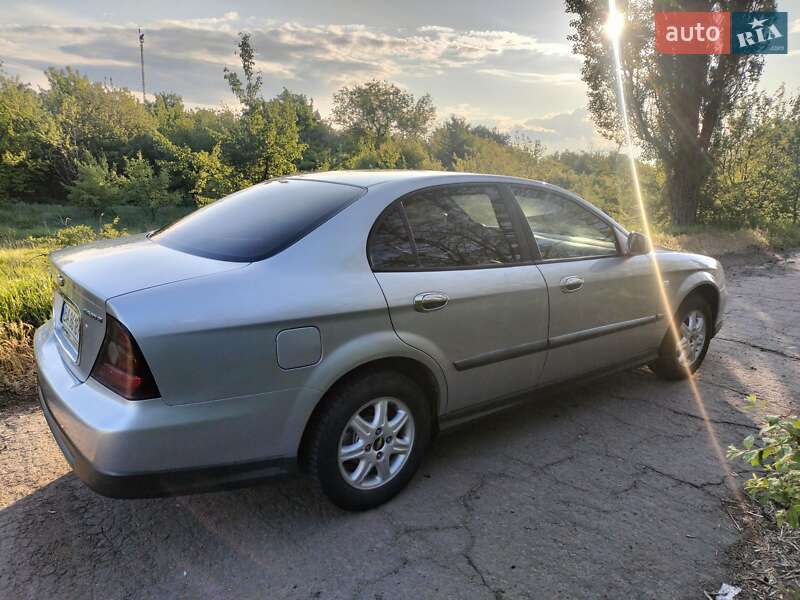 Седан Chevrolet Evanda 2005 в Александрие