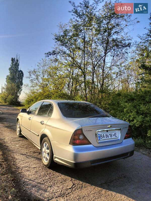 Седан Chevrolet Evanda 2005 в Александрие