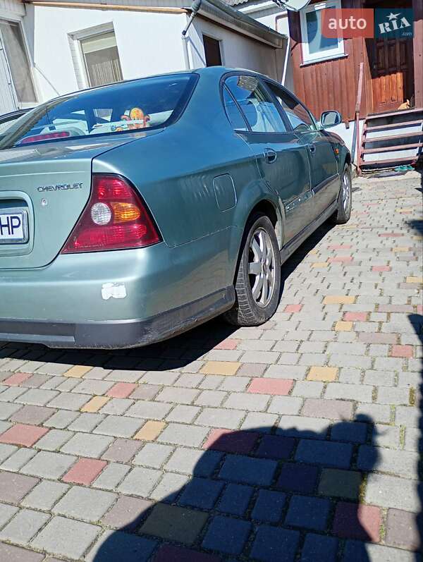 Седан Chevrolet Evanda 2004 в Володимирі