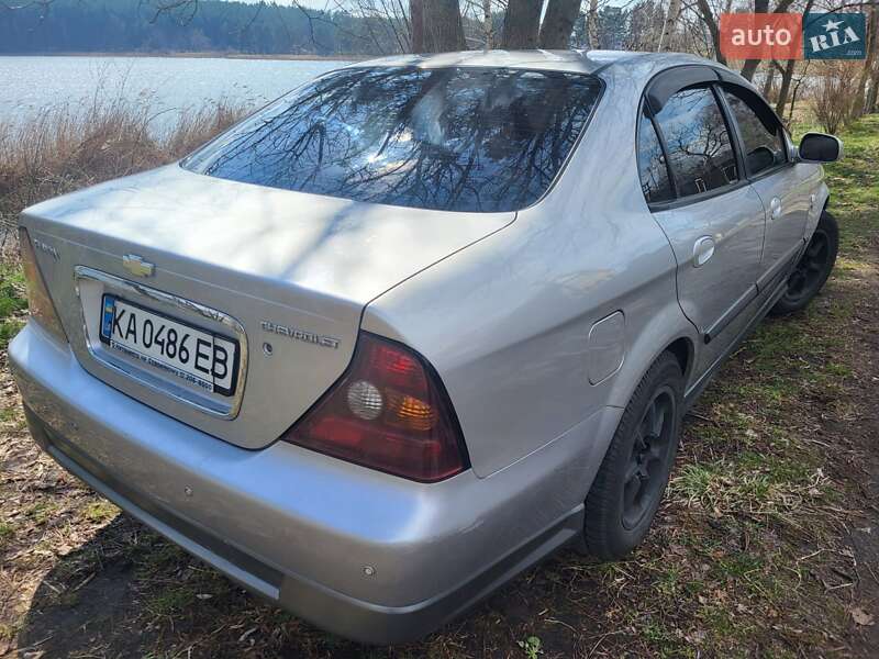 Седан Chevrolet Evanda 2006 в Киеве