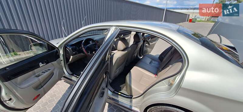 Седан Chevrolet Evanda 2005 в Днепре