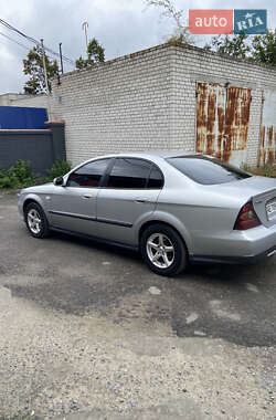 Седан Chevrolet Evanda 2005 в 