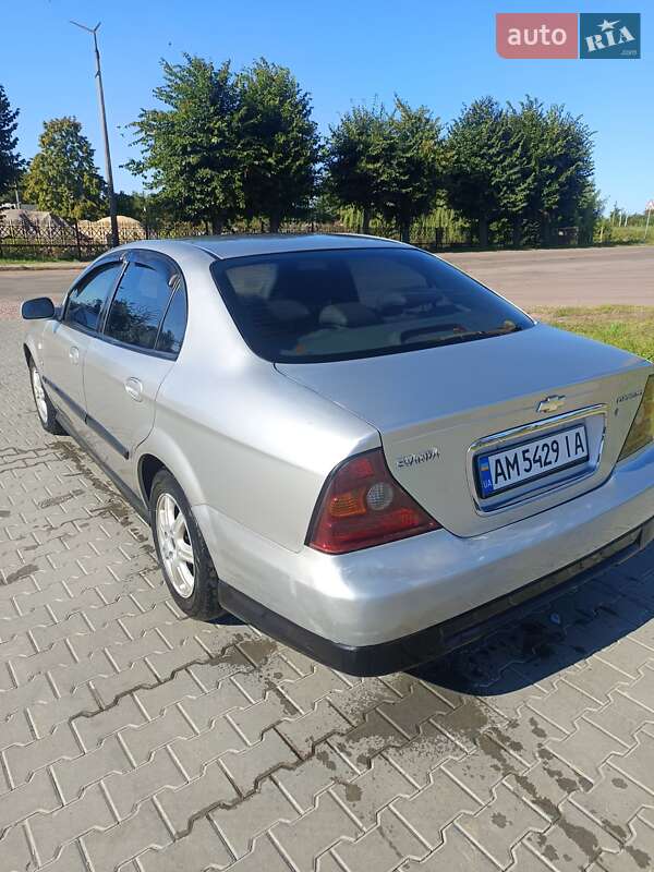 Седан Chevrolet Evanda 2006 в Овруче