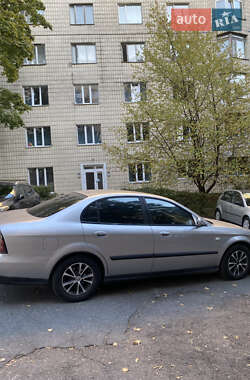 Седан Chevrolet Evanda 2005 в 