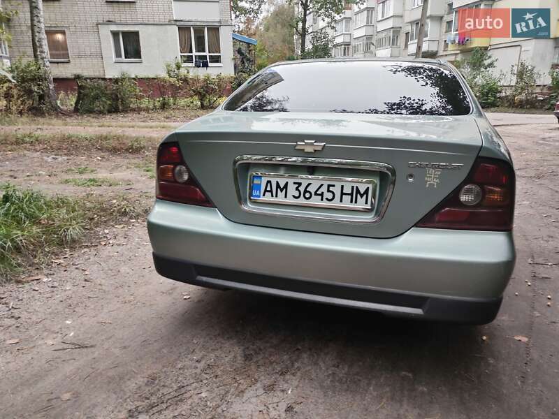 Седан Chevrolet Evanda 2004 в Житомире