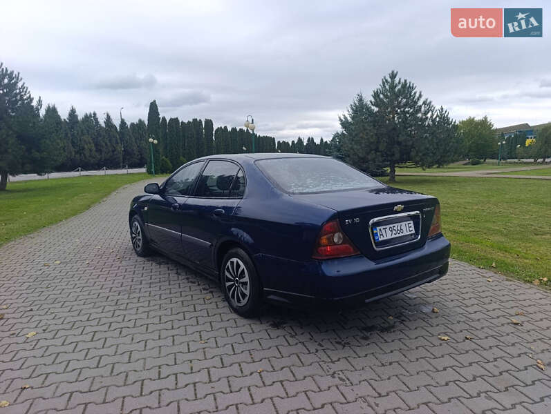 Седан Chevrolet Evanda 2005 в Черновцах