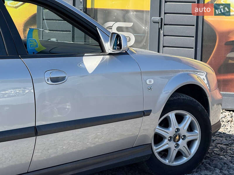 Седан Chevrolet Evanda 2005 в Стрые