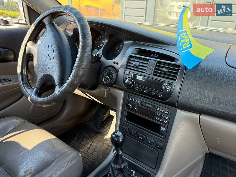 Седан Chevrolet Evanda 2005 в Стрые