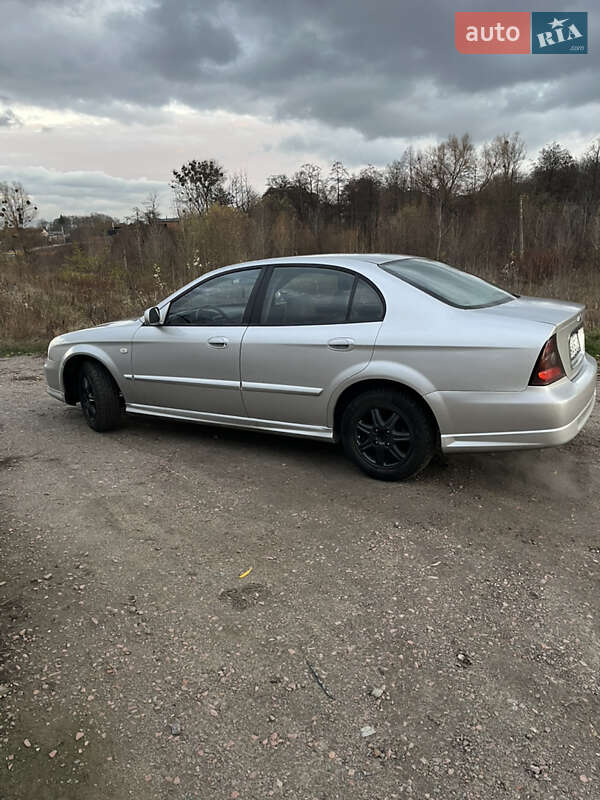 Седан Chevrolet Evanda 2006 в Киеве