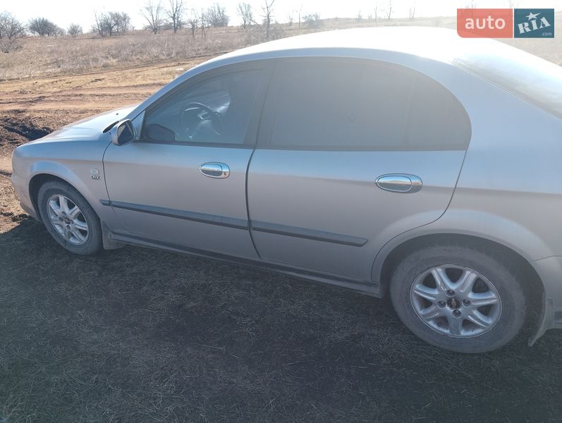 Седан Chevrolet Evanda 2005 в Широкому фото Седан Chevrolet Evanda 2005 в Широкому