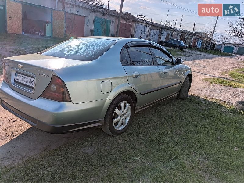 Седан Chevrolet Evanda 2005 в Южном