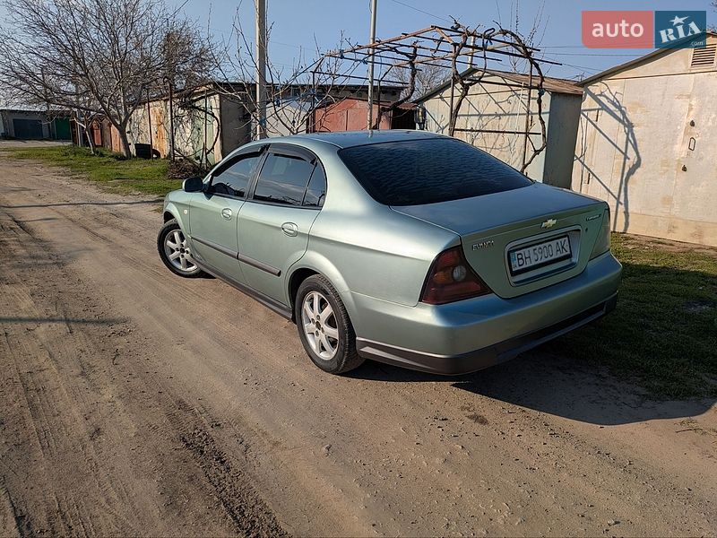Седан Chevrolet Evanda 2005 в Южном