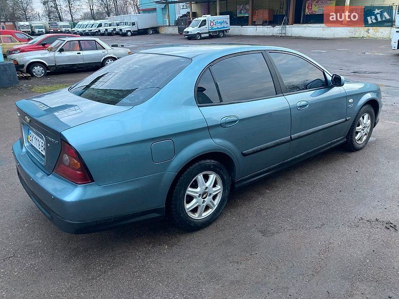 Седан Chevrolet Evanda 2005 в Рівному