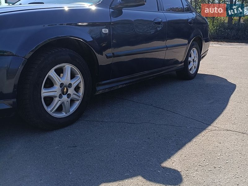 Седан Chevrolet Evanda 2005 в Каневі