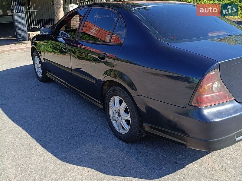 Седан Chevrolet Evanda 2005 в Каневе
