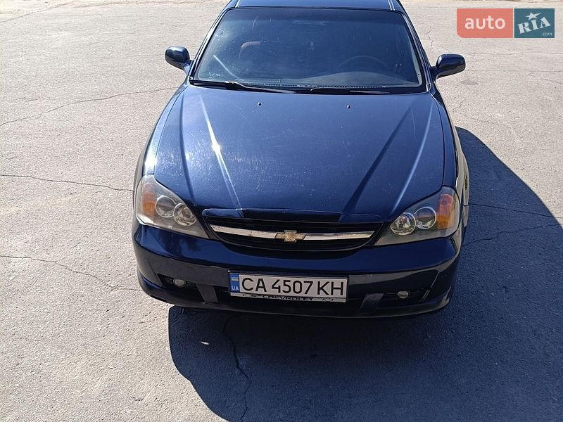Седан Chevrolet Evanda 2005 в Каневе