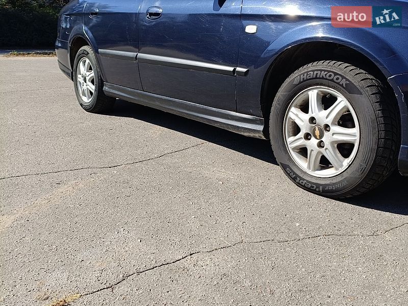Седан Chevrolet Evanda 2005 в Каневі