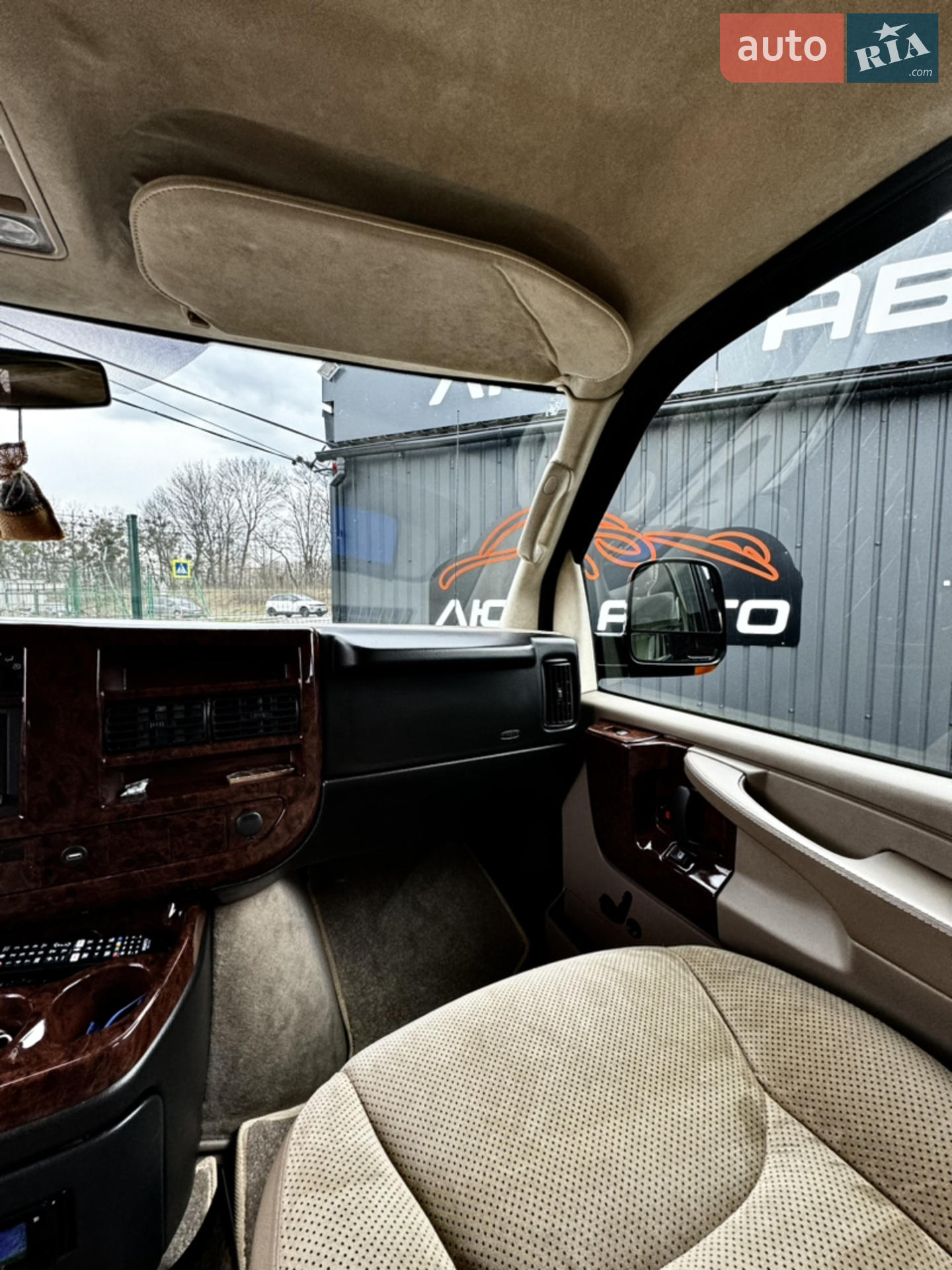 2010 Chevrolet Express - мініатюра 21