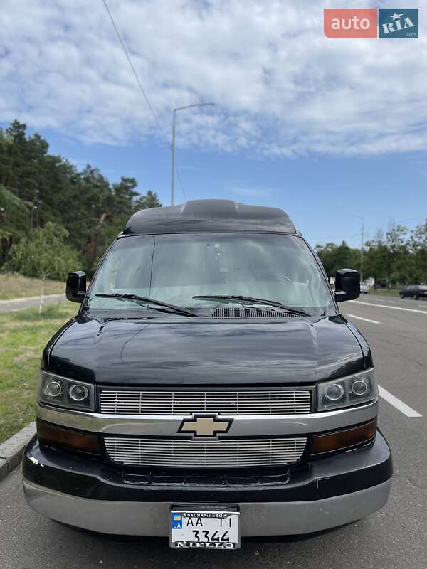 Минивэн Chevrolet Express 2004 в 