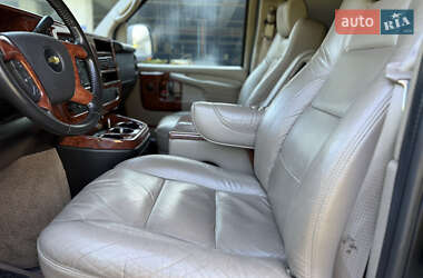 Минивэн Chevrolet Express 2012 в 