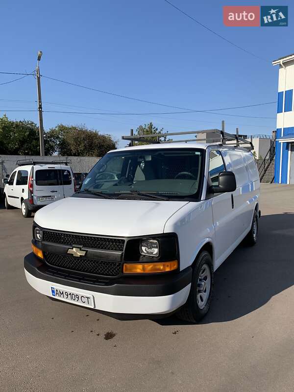 Грузовой фургон Chevrolet Express 2014 в 