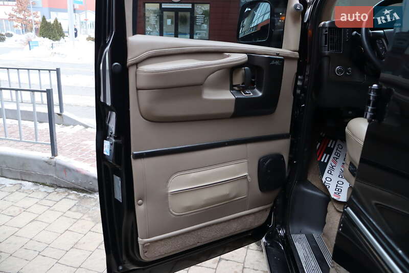 Мінівен Chevrolet Express 2014 в Львові