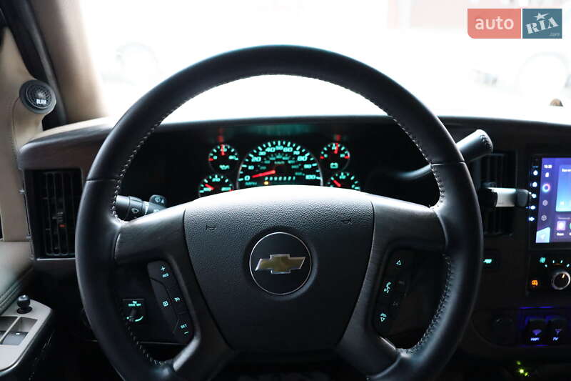 Мінівен Chevrolet Express 2014 в Львові
