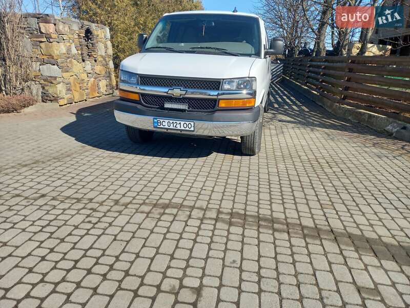 Мінівен Chevrolet Express 2017 в Долині
