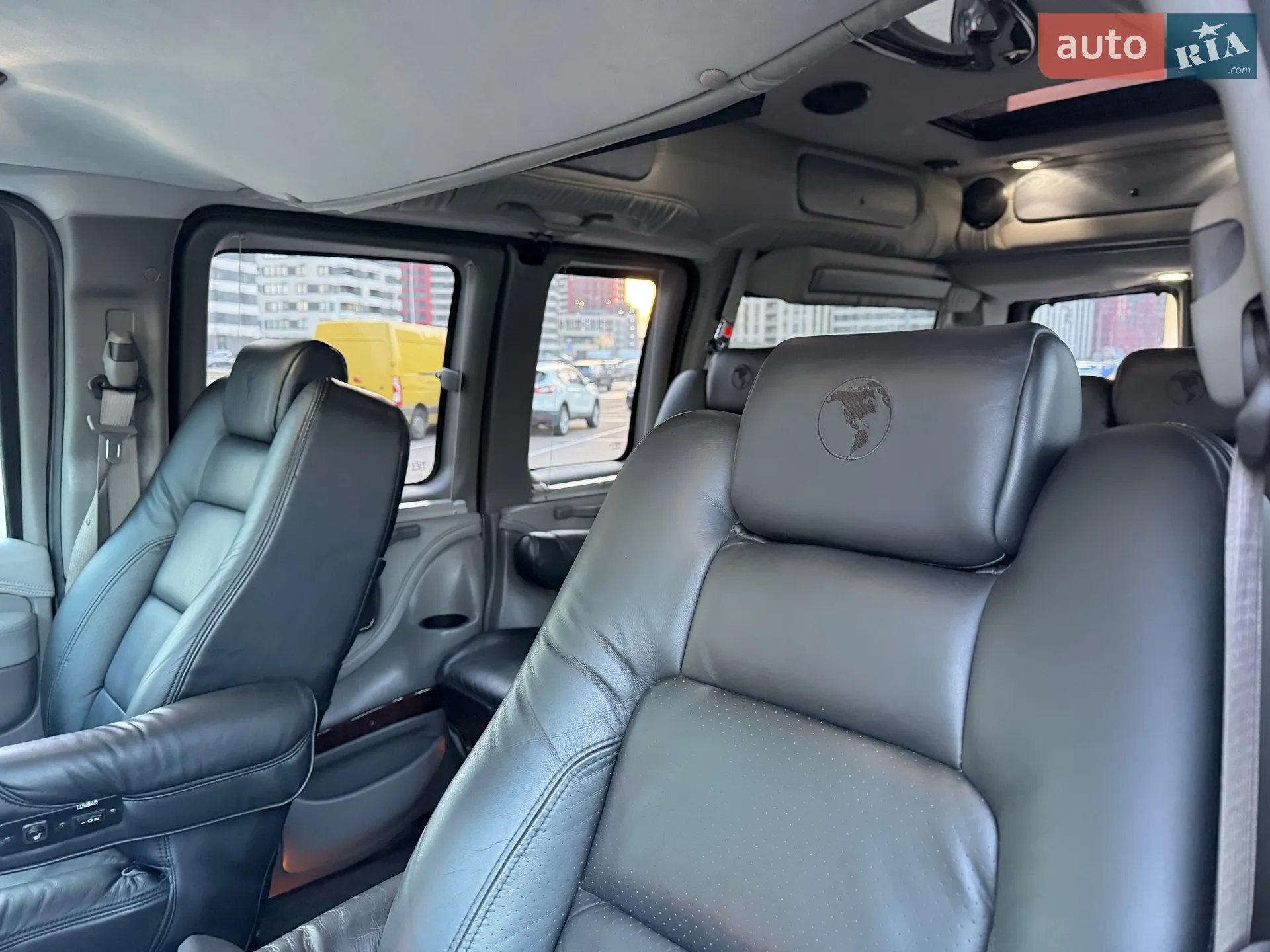 2010 Chevrolet Express - мініатюра 28