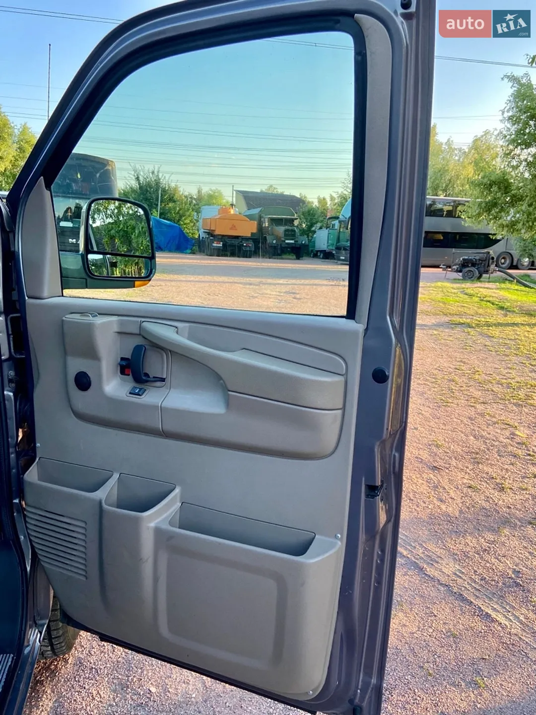 2010 Chevrolet Express - мініатюра 21