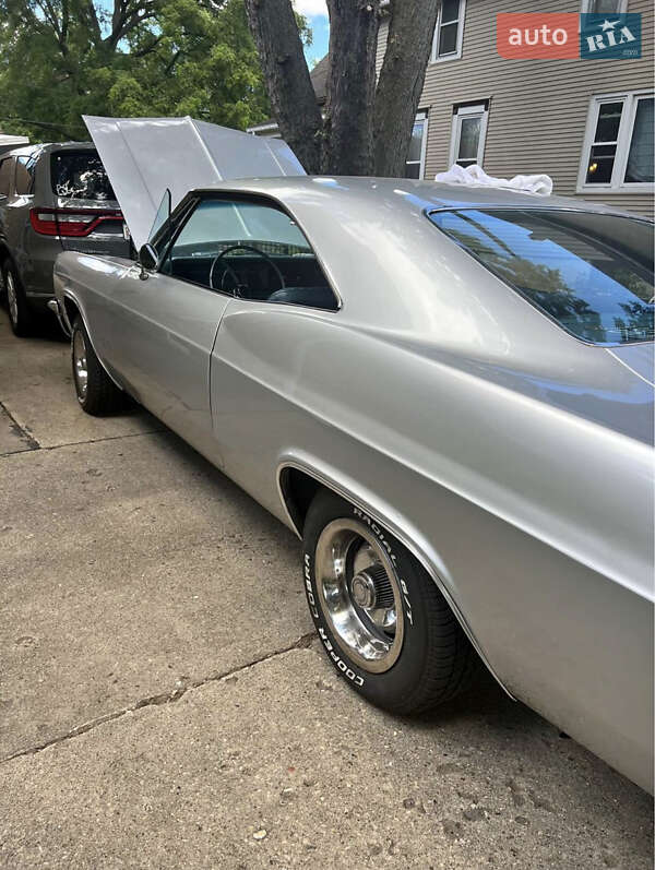 Купе Chevrolet Impala 1966 в Львові