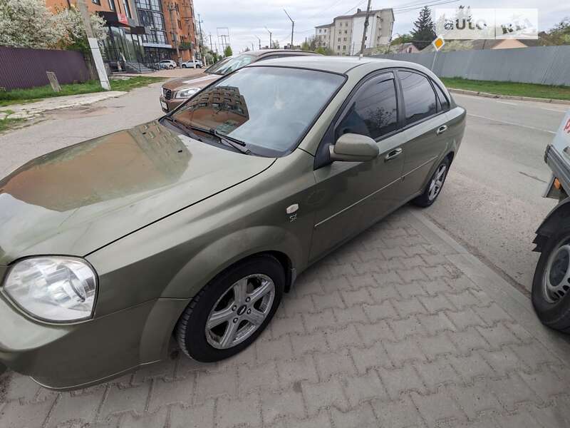 Седан Chevrolet Lacetti 2004 в Киеве