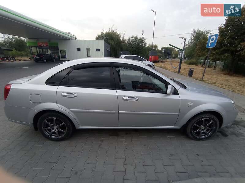 Седан Chevrolet Lacetti 2010 в Львове