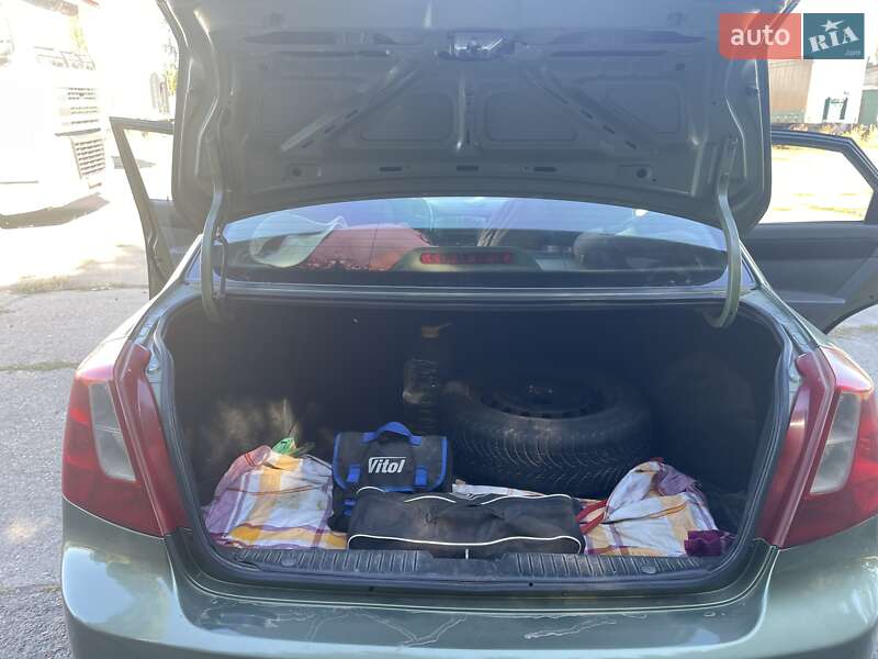 Седан Chevrolet Lacetti 2004 в Прилуках