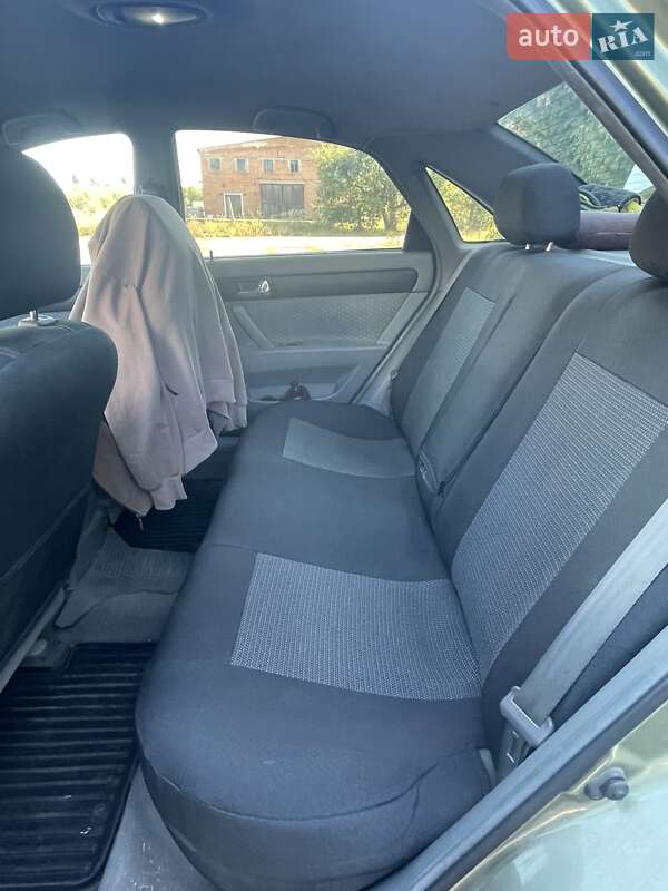 Седан Chevrolet Lacetti 2004 в Прилуках