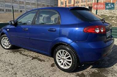 Хетчбек Chevrolet Lacetti 2005 в 