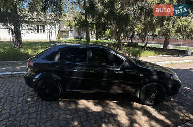 Хэтчбек Chevrolet Lacetti 2010 в 