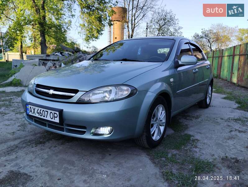 Хэтчбек Chevrolet Lacetti 2005 в 