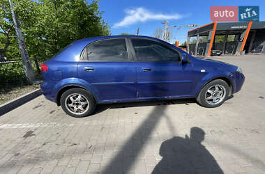 Хэтчбек Chevrolet Lacetti 2004 в 