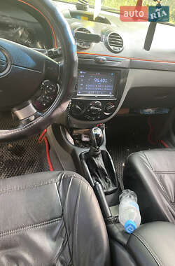 Хэтчбек Chevrolet Lacetti 2006 в 