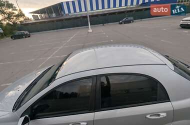 Хэтчбек Chevrolet Lacetti 2005 в 