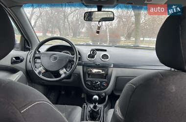 Хэтчбек Chevrolet Lacetti 2005 в 