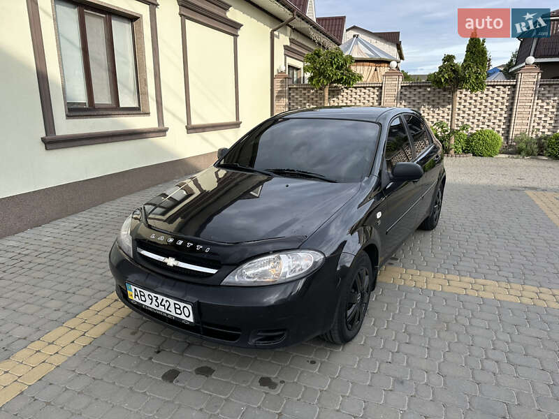 Хэтчбек Chevrolet Lacetti 2010 в 