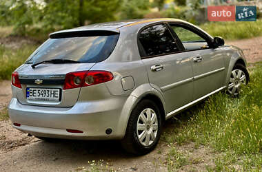 Хэтчбек Chevrolet Lacetti 2005 в 