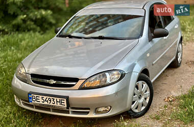 Хэтчбек Chevrolet Lacetti 2005 в 