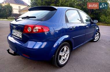 Хэтчбек Chevrolet Lacetti 2005 в 