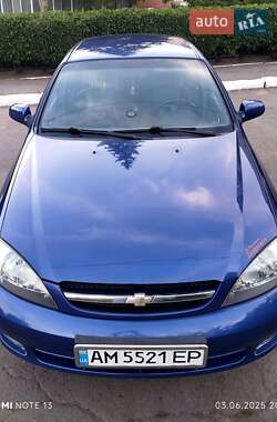 Хэтчбек Chevrolet Lacetti 2005 в 